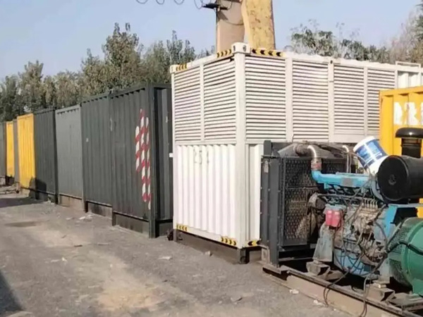 大东200KW柴油发电机机组每小时油耗是多少？